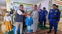 ditpolairud polda kepri dan jurnalis kota batam bagikan paket nasi gratis ke panti asuhan bakti sosial ditpolairud polda kepri dan jurnalis kota batam