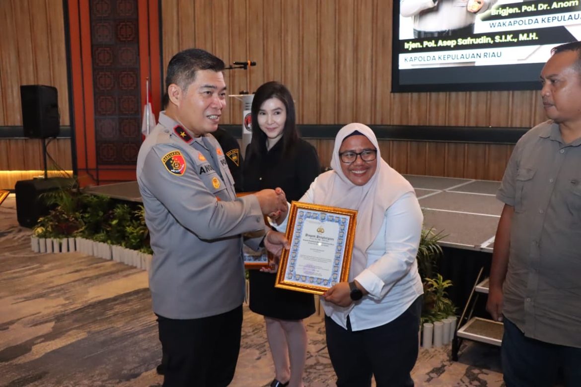 Gusti Yennosa Diganjar Penghargaan Kapolda Kepri