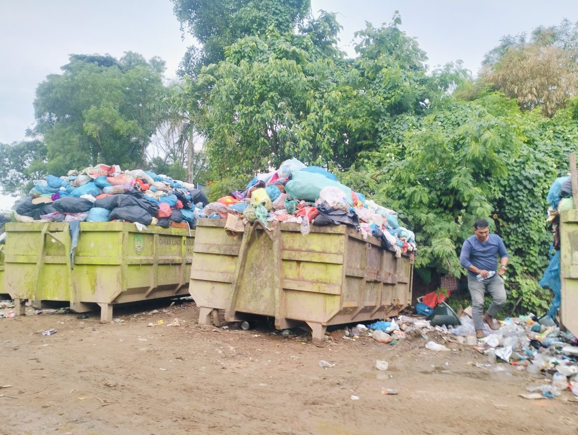 Tumpukan sampah di batam