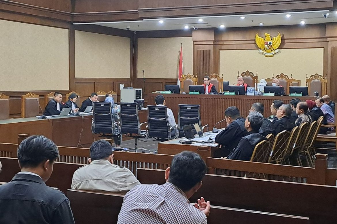 Orlando Hamonangan menangis